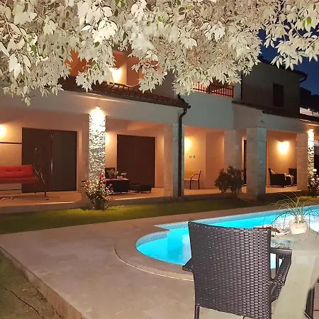 Apartment Teidi With Pool Liznjan